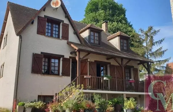 Ensemble immobilier composé de 2 maisons dont une à rénover sur 1537m2 de terrain