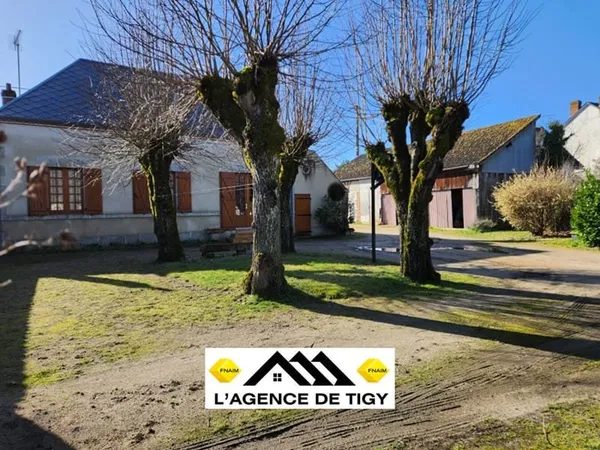 À VENDRE 'RARE': Maison avec multiples dépendances