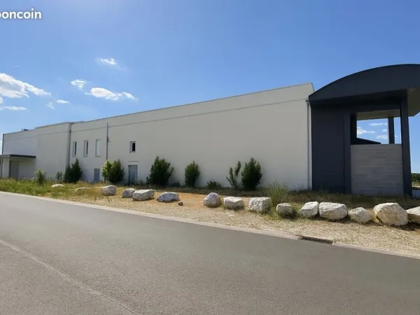 Batiment 1 pièce 2200 m²