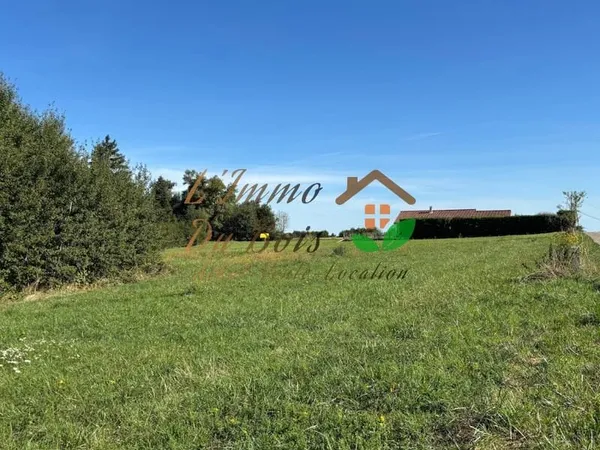 Terrain constructible de 2418m2 à Chalon, calme, proche de