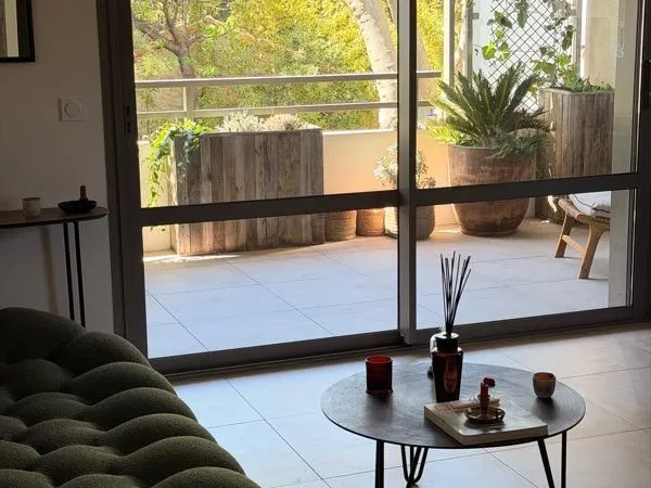À vendre - Élégant T2 avec loggia - 2ème Prado, à 400 m des plages