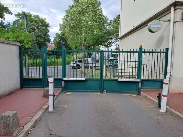 Parking proche Chatillon centre à Bagneux dans une résidence lotissement immmeuble sécurisée avec ga