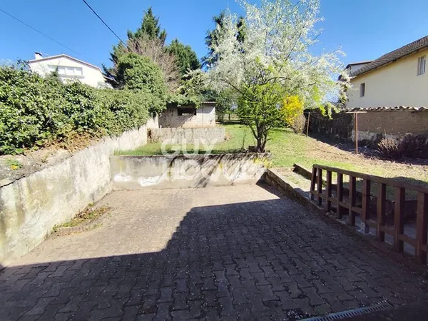 Maison de ville située à Boen Sur Lignon de115 m2 avec terrain