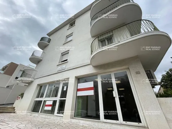 Local 2 pièces 74 m²