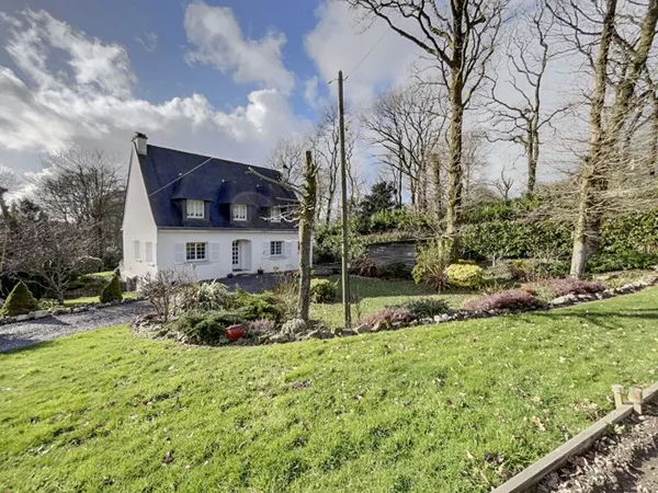La ROCHE MAURICE - Maison de 8 pièces - 167m²