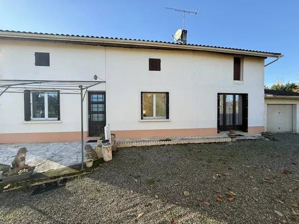 Maison T4 de plain pied sur 878m2 de jardin située à Nogaro au calme