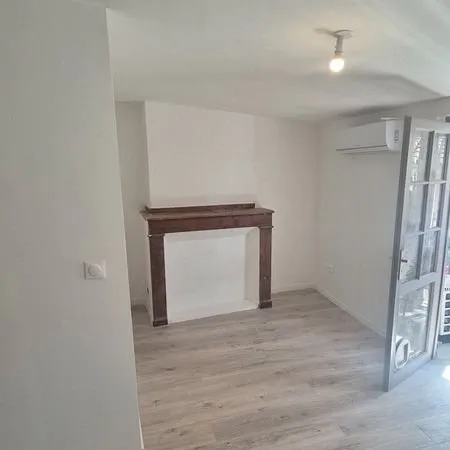 Jolie T2 rénové avec balcon