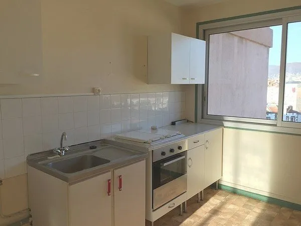 F4 AVEC BOX DANS IMMEUBLE AVEC ASCENSEUR - LYCEES