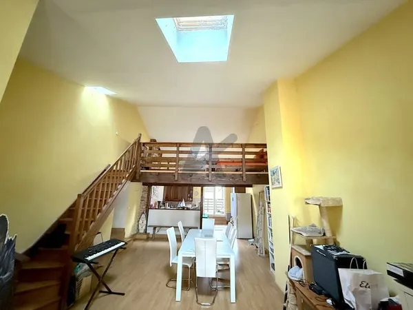 VILLIEU - LOYES - MOLLON Duplex type T3 plus 3 mezzanines de