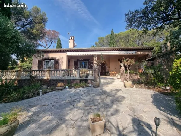 Villa 6 pièces 210 m²