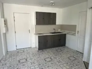 location appartement 2 pièces rénové de 29.5 m2 habitables à