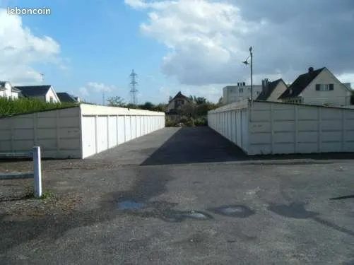 Box fermés quartier résidentiel Evreux