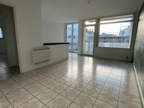 Bel appartement T4 avec balcon, loggia et cave ? Résidence sécurisée avec ascenseur