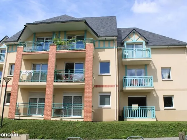 DANS UNE RESIDENCE SUR LES HAUTEURS DE TOUQUES, 3 pièces avec balcon de 54 m2