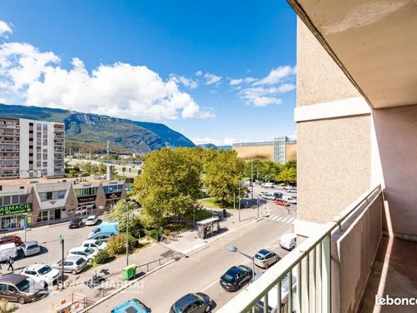 Joli 2 pièces meublé + cuisine avec balcon - Grenoble au 5 av. Rhin et Danube