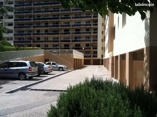 Garage/box 12 m² Toulon