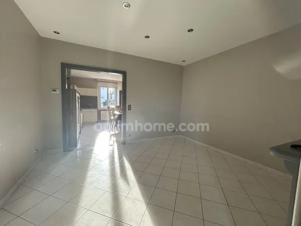 HIRSINGUE, jolie maison mitoyenne, 61m², 2chambres, sous-sol, jardin privatif, grand garage, pompe à