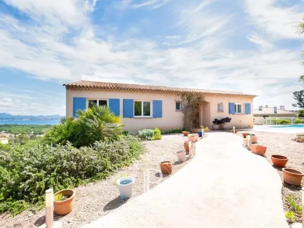 SAINT AYGULF - MAISON FAMILIALE - VUE MER