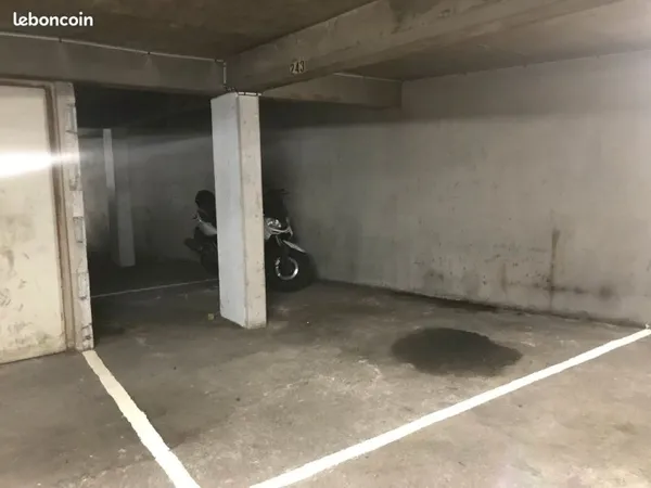 Emplacement 2 roues dans garage rue vergniaud