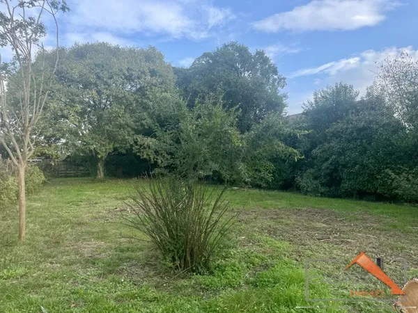 Terrain constructible 818 m²