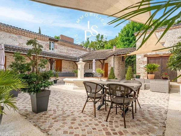 Ensemble immobilier sur les hauteurs de Penne d'Agenais