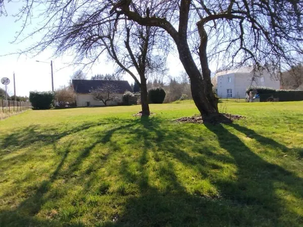 Pavillon avec grand terrain clôturé
