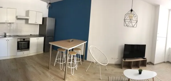 Loue 1 chambre dans maison