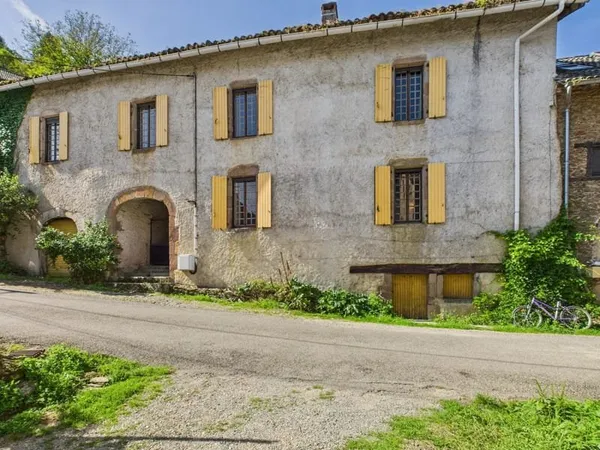 Charmante maison de village avec terrasse et jardin près de la rivière Viaur