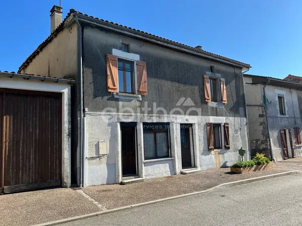 Maison de village avec grange