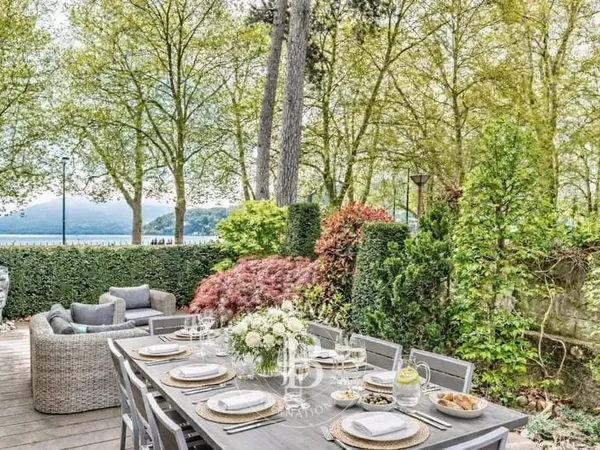 BARNES Annecy - ANNECY - ALBIGNY - APPARTEMENT REZ-DE-JARDIN FACE LAC - 3 CHAMBRES