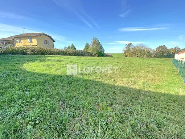 Terrain 703 m²