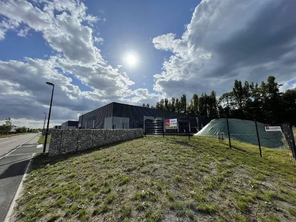 Local d'activité 262 m²