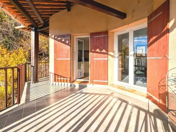 MAISON T5 - 130 m2 - Terrain 4660 m2 - GROELIERES
