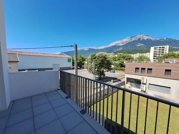 APPARTEMENT TYPE 3 AVEC BALCON