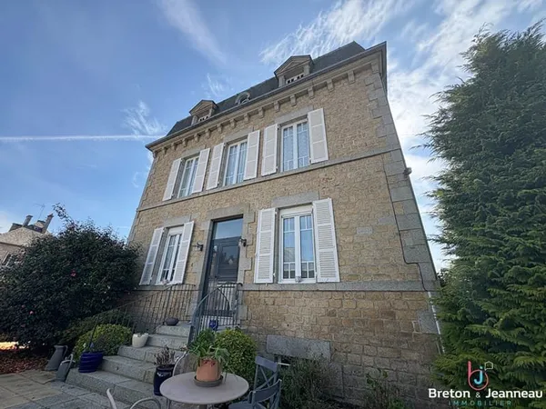 Maison bourgeoise à Saint-Hilaire-Du-Harcouët