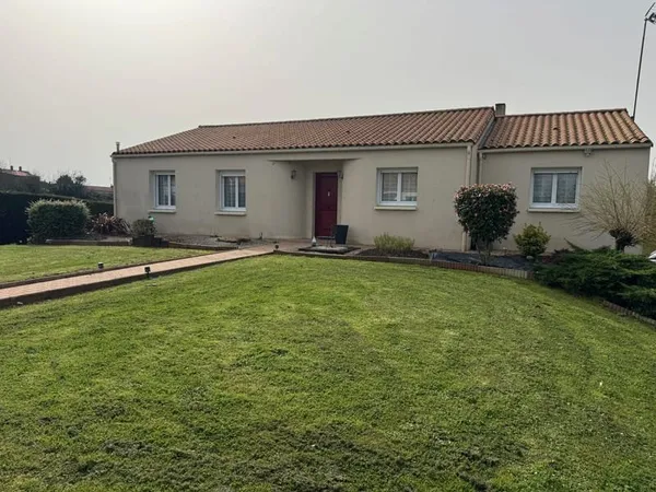 Maison contemporaine de plain-pied avec belles prestations