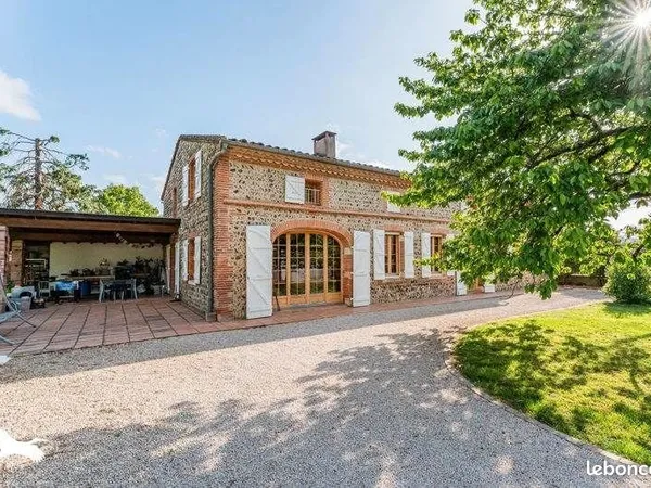Maison 6 pièces 260 m²