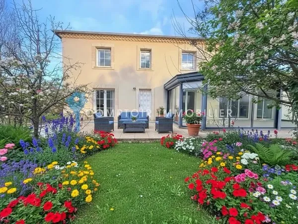 A vendre-spacieuse villa de 220 M2 sur 1600 m2 de terrain -