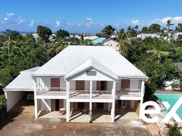 ? Maison d'Exception de 297 m² sur 1 906 m² de Terrain ?
