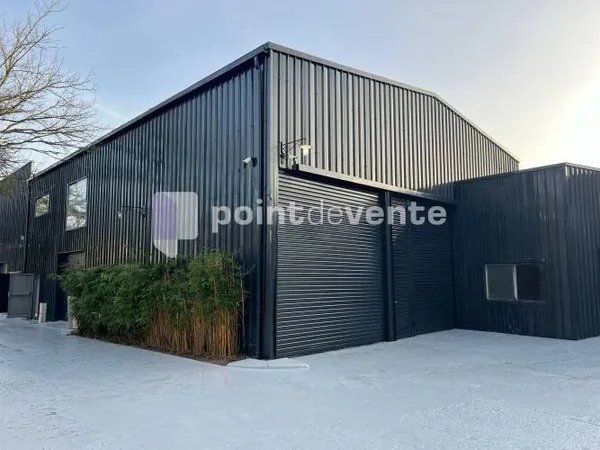 Entrepôt 196 m²