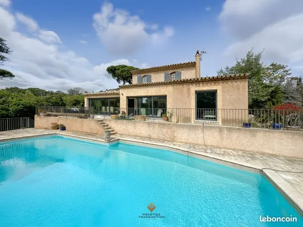 Propriété 10 pièces 270 m²