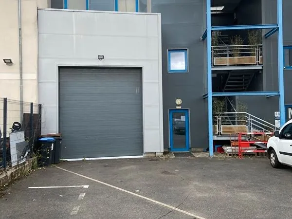 Local commercial 208 m² VILLENOY