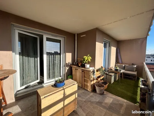 Appartement 2 pièces rénové + terrasse + garage