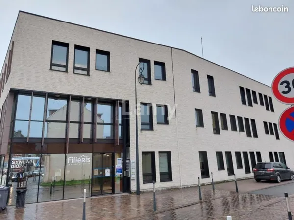 Bureau 196 m²