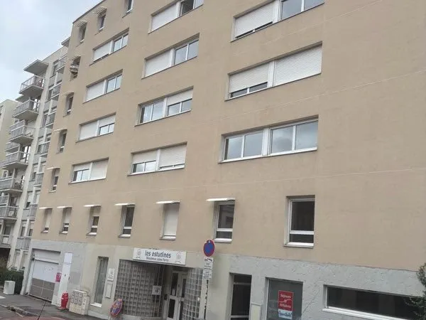 Studio à louer à proximité de centre deux