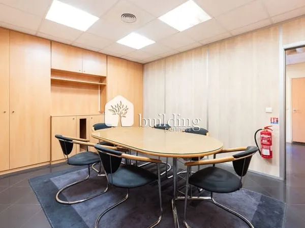 À vendre - Neuilly-sur-Seine Île de la Jatte - Bureaux 2 pièces de 51,30 m² en rez-de-chaussée