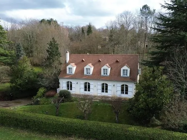 Splendide maison à VERGT - Commerces accessibles à pied