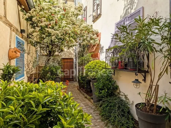 A Chalon-Sur-Saône (71) Quartier historique à vendre Maison de caractère 7 pièces 188 m² Patio et te