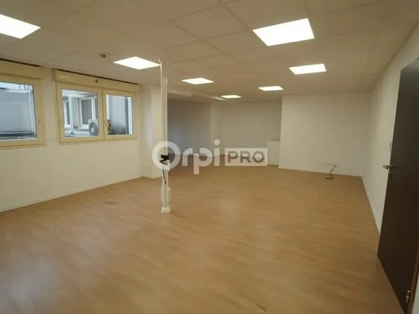 Bureau 1 pièce 60 m²