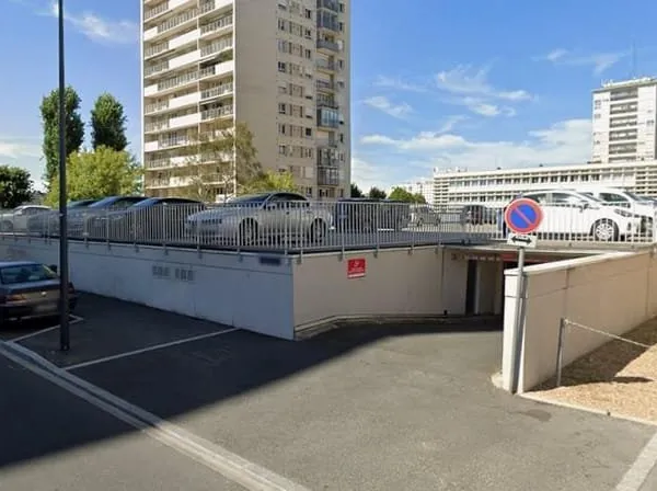 Stationnement Location Orléans   73€
